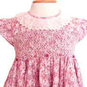 スモッキング刺繍のワンピース